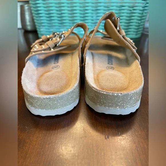 CUSHIONAIRE Women's Landon Cork footbed Sandal with comfort - Picture 3 of 11